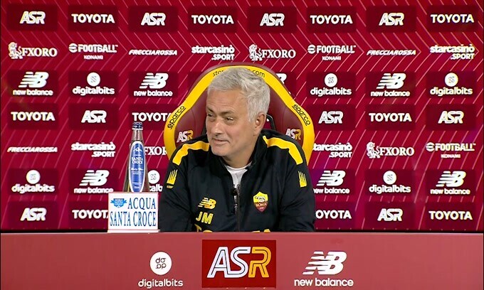 Mourinho: “Fermare Kvaratskhelia? Gli farò lo sgambetto”