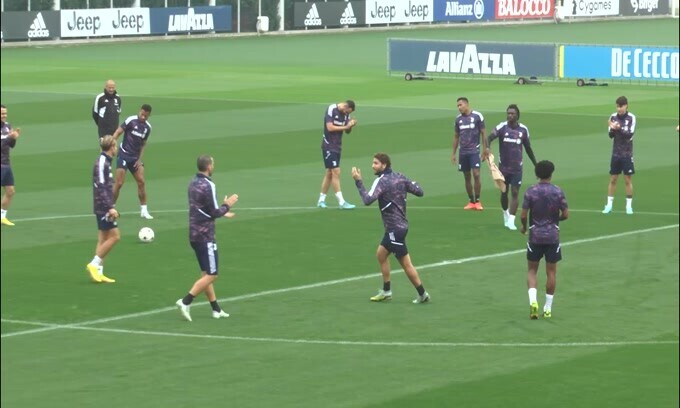 Juve, Kean sbaglia e viene preso di mira dai compagni