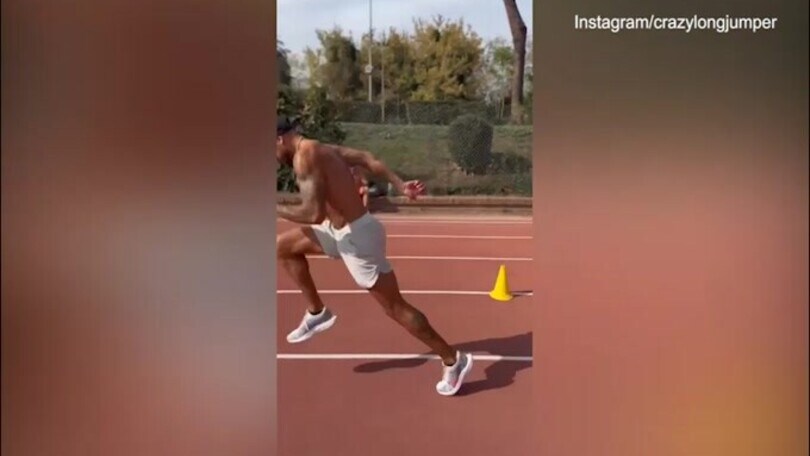 Jacobs riprende a correre: il video sui social