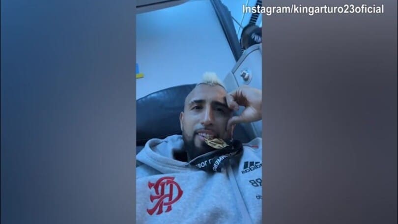 Coppa Libertadores, Flamengo campione: Vidal festeggia in aereo