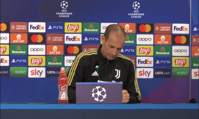 Il rientro di Chiesa? Allegri interrompe e tira fuori un foglio