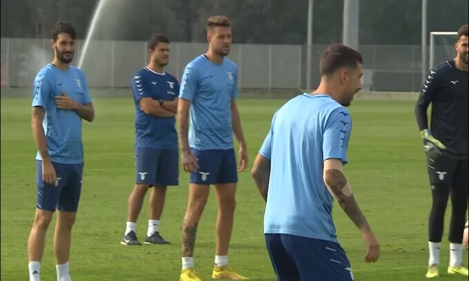 Feyenoord-Lazio, colloquio Sarri-Immobile durante la rifinitura