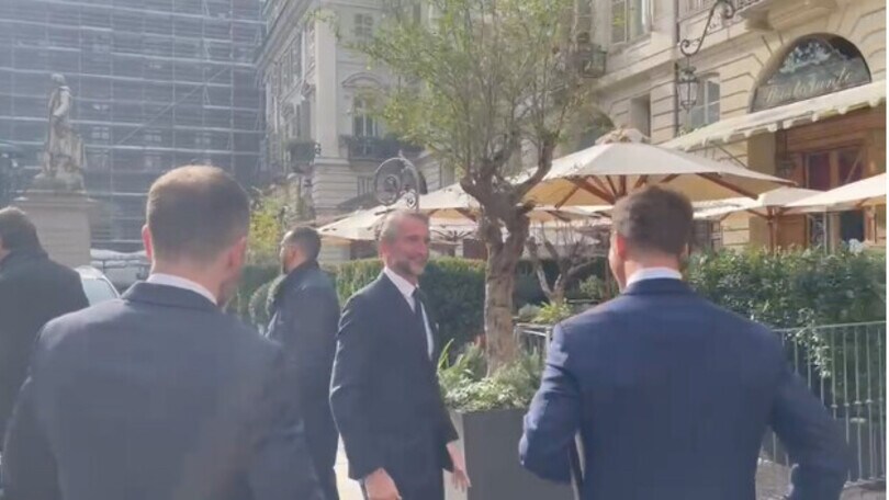 Applausi e selfie anche per Blanc, ex presidente della Juventus