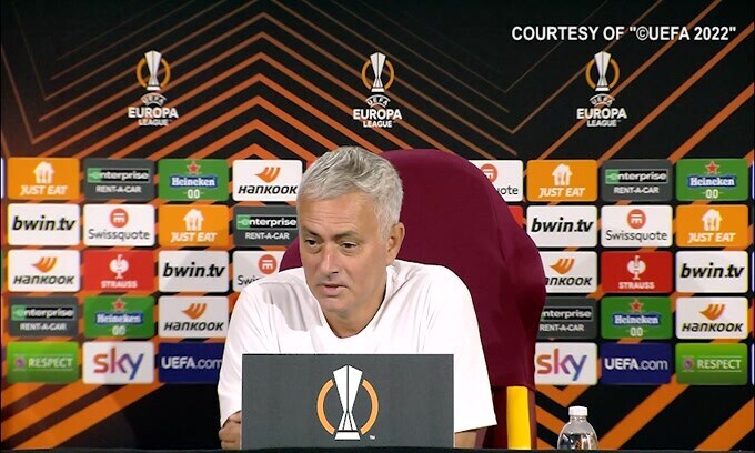 Mourinho: "Partita da vincere, non vogliamo la Conference League"