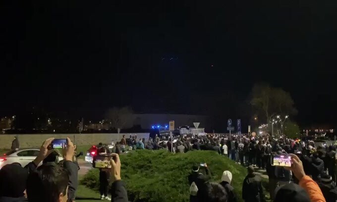 Juve-Inter: l'entusiasmo dei tifosi all'arrivo del pullman bianconero