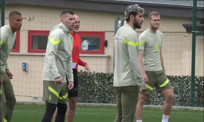 Il  Milan lavora sotto gli occhi di Maldini e Massara