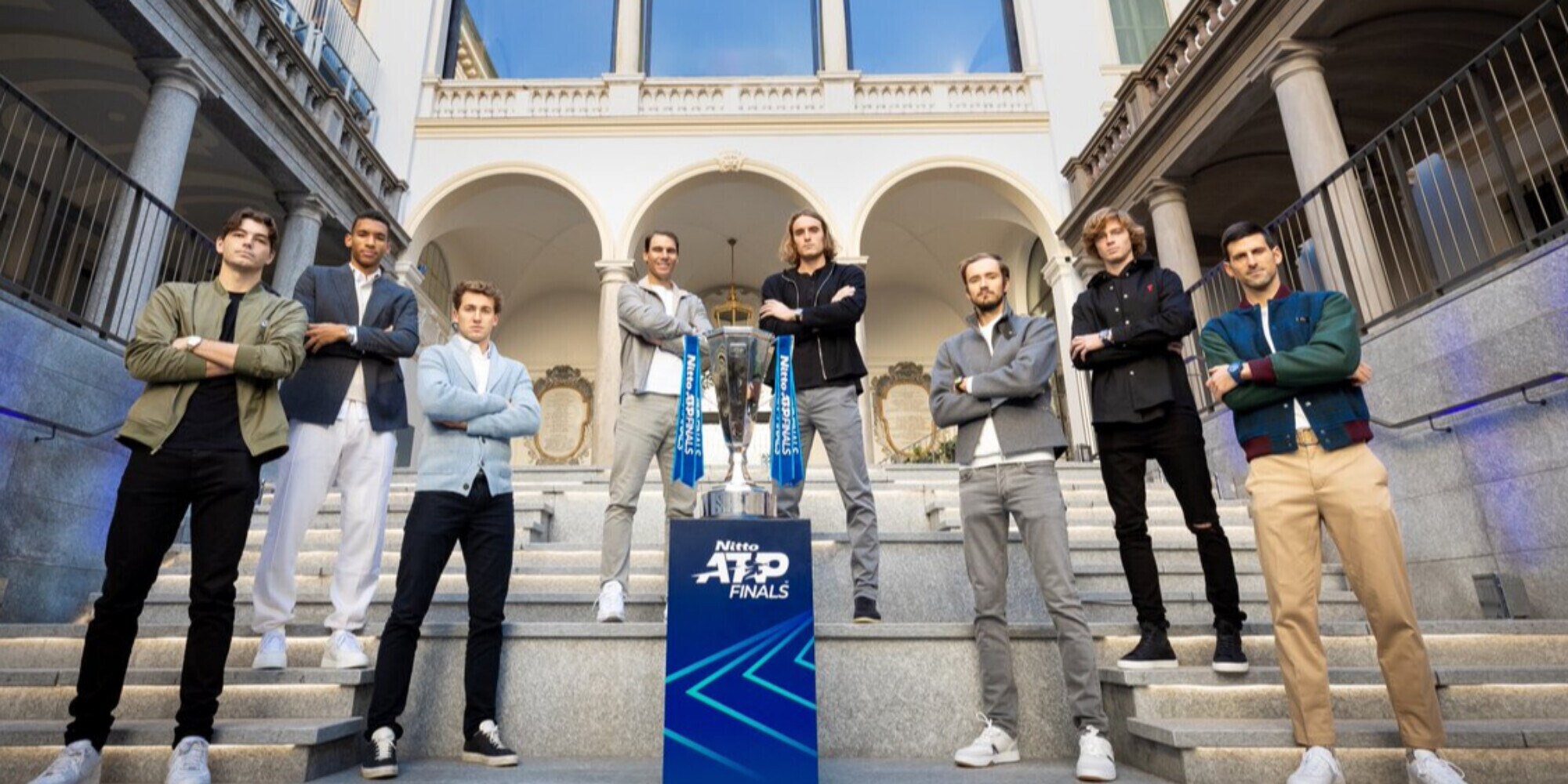 #ATPFINALS Tennis show in piazza San Carlo a Torino e con il trofeo