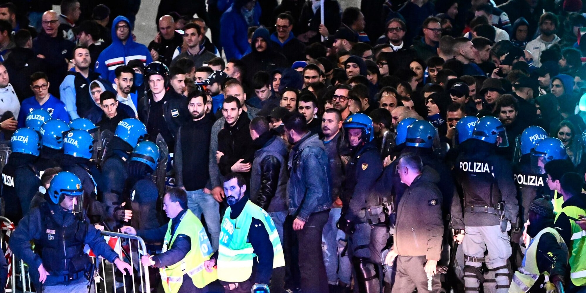 Sampdoria, tifosi inferociti: aspettano la squadra per un confronto