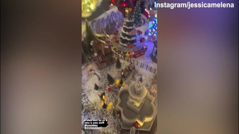 A casa Immobile è gia Natale, ecco gli addobbi