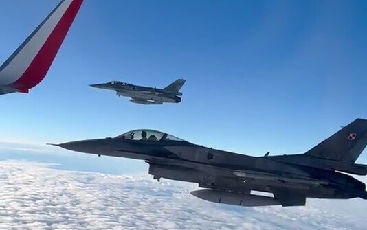 Polonia, volo verso i Mondiali con la scorta dei caccia militari
