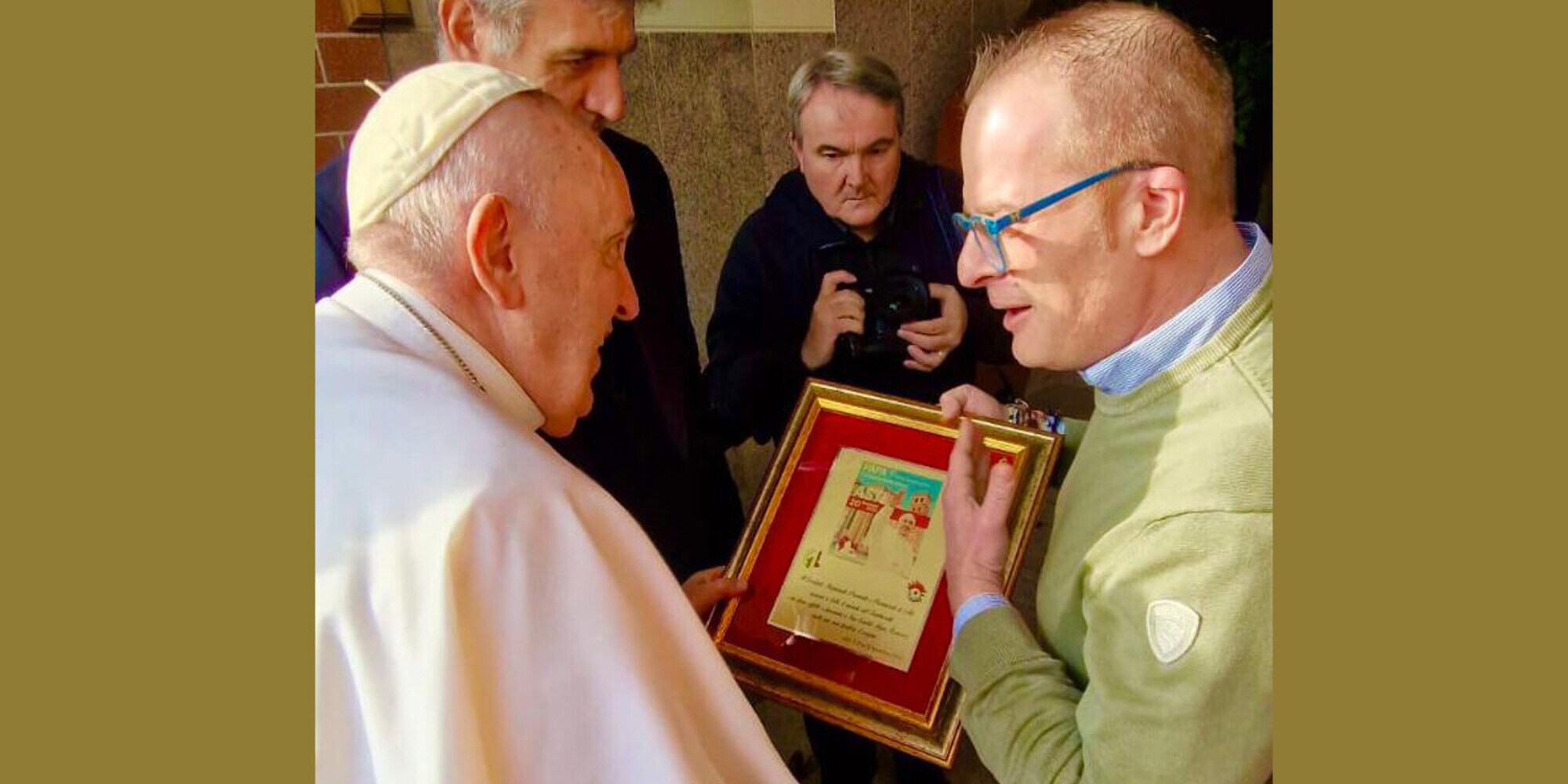 Il Tamburello Piemontese premia Papa Francesco