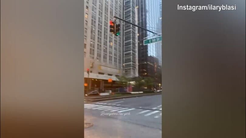Ilary Blasi passeggia per New York: "Buongiorno"