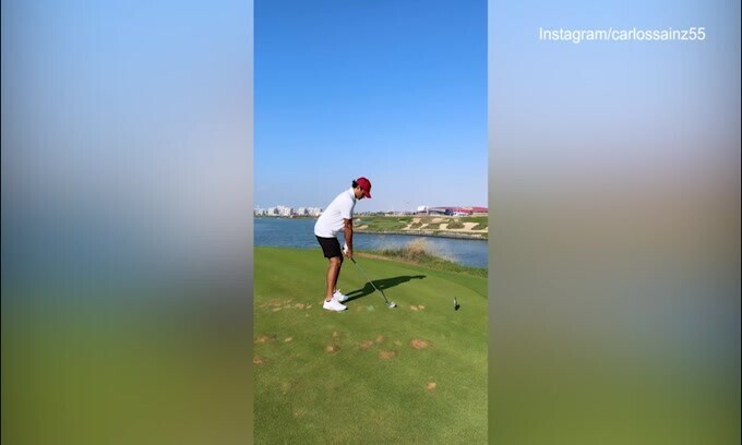 Sainz passione golf: il video mostra la passione del pilota!
