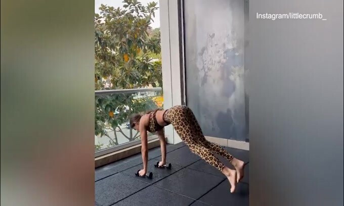 Elisabetta Canalis versione ghepardo: l'allenamento... si fa!
