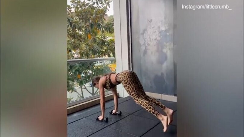Elisabetta Canalis versione ghepardo: l'allenamento... si fa!