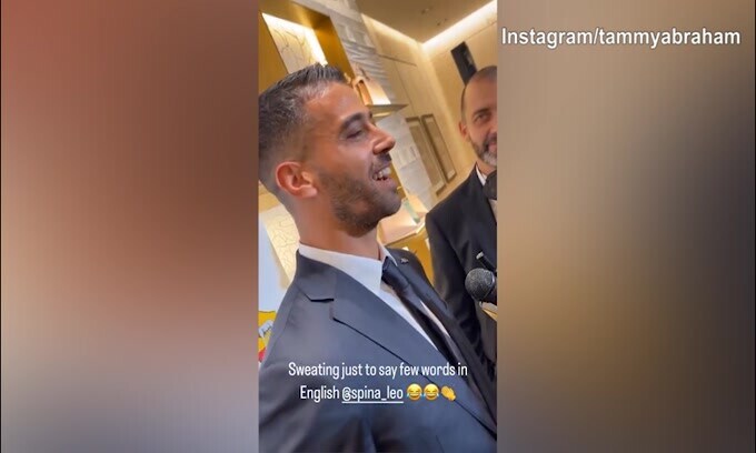 Spinazzola intervistato in inglese, Abraham lo prende in giro...