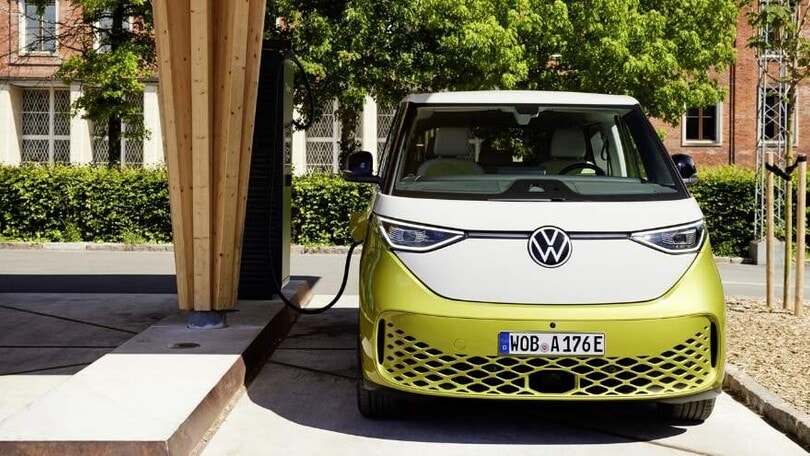 Totti in Qatar con Volkswagen e... la Signora Italia!