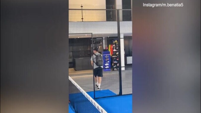 Padel, altra sfida leggendaria tra ex calciatori: Benatia sfida Nasri