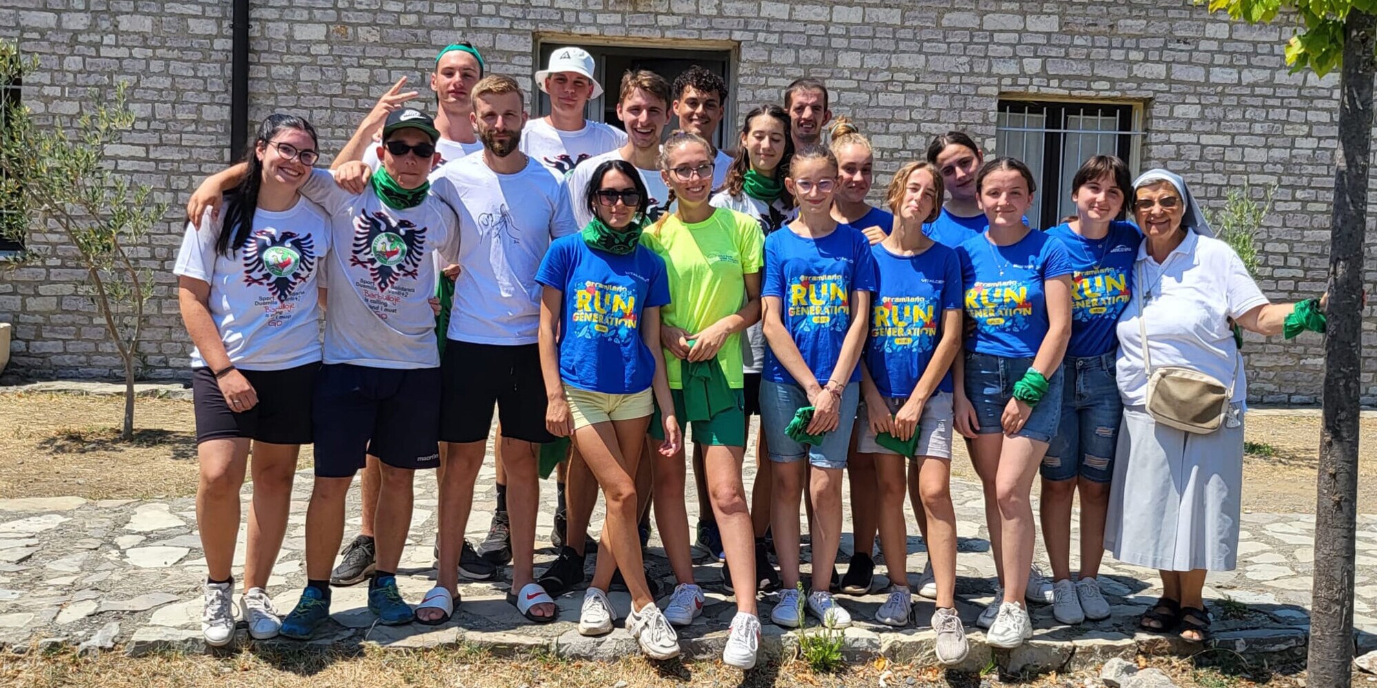 Gators, sorrisi in Albania