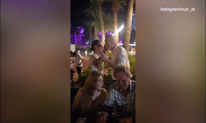 Qatar 2022, il presidente Infantino va a cena da Nusr Et