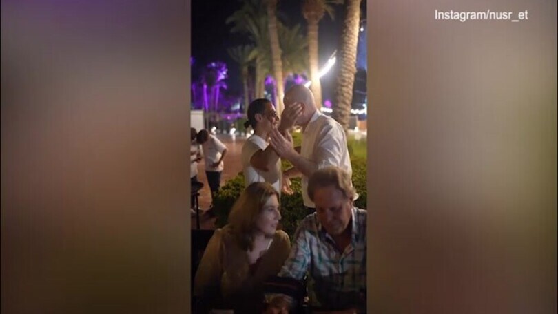 Qatar 2022, il presidente Infantino va a cena da Nusr Et