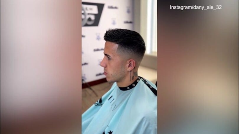 Argentina, nuovo taglio di capelli per Enzo Fernandez