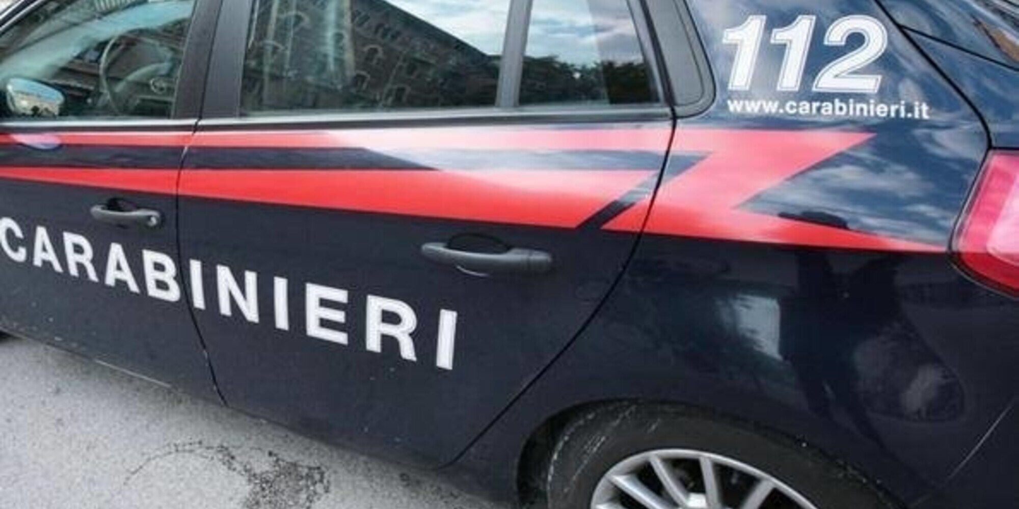 Rubano un’auto e speronano i carabinieri: tre minorenni denunciati