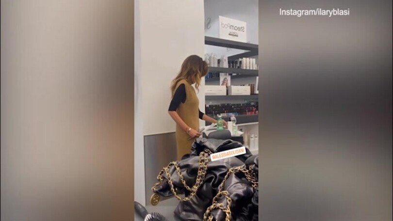Gossip, Ilary Blasi va dal parrucchiere: la linguaccia è virale!