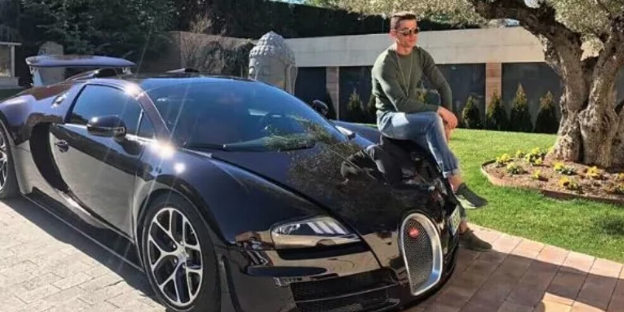 Ronaldo, Lisbona bloccata per il trasloco delle sue supercar