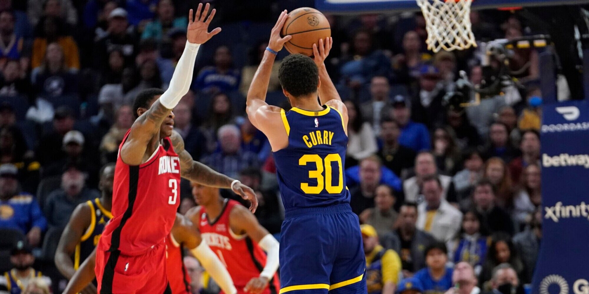 Nba, notte di sconfitte per Banchero e Fontecchio. Curry trascina i Warriors