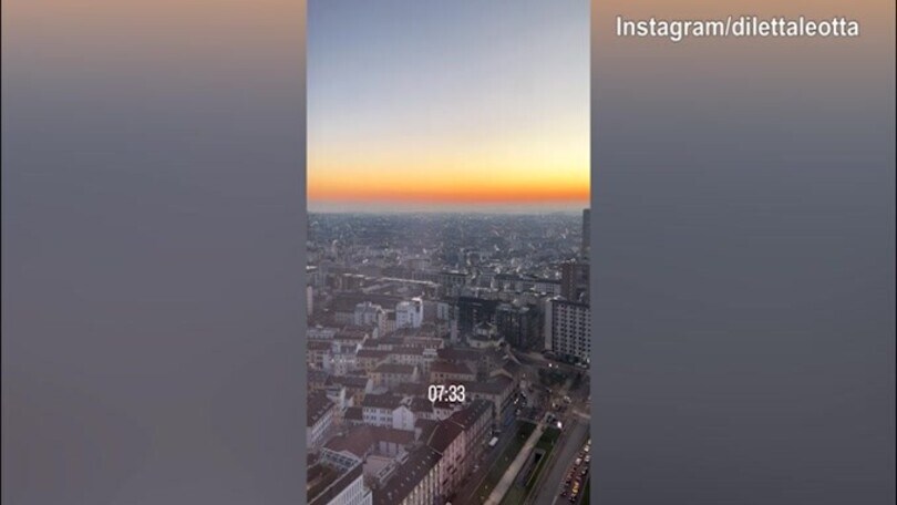 Milano, il buongiorno di Diletta Leotta