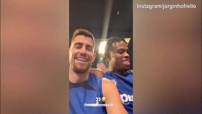 Chelsea, Jorginho e Chukwuemeka: super risate insieme
