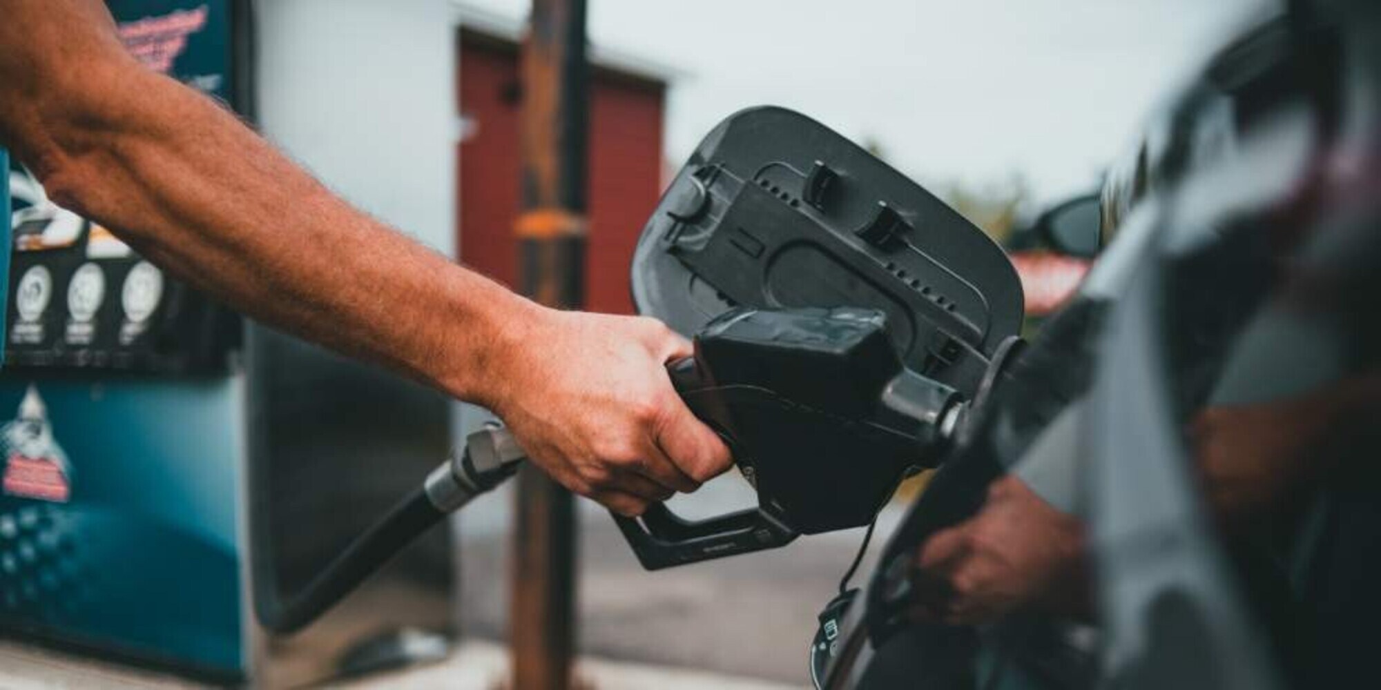 Carburanti, flessione su benzina e diesel nonostante taglio allo sconto accise