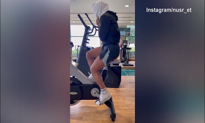 Nusr-Et, prime "fatiche" del mattino in palestra