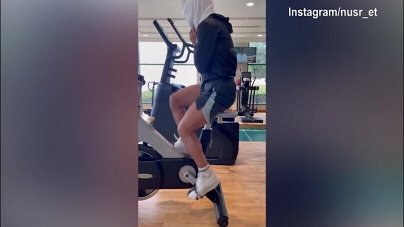 Nusr-Et, prime "fatiche" del mattino in palestra