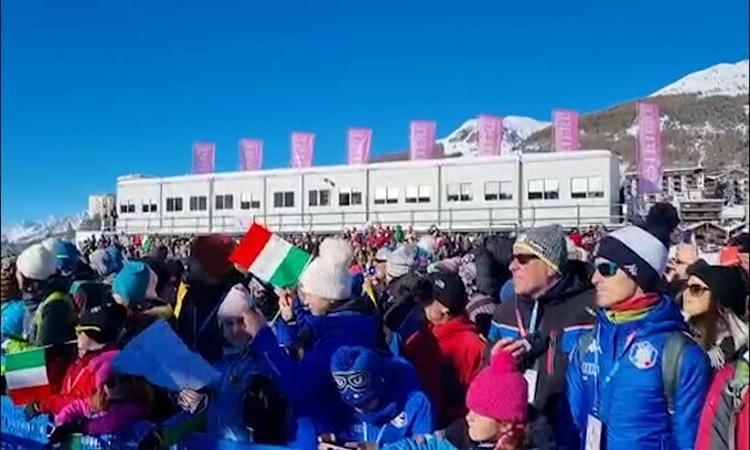 Sci: la Goggia fatica al ritorno in gigante a Sestriere ma i fans impazziscono