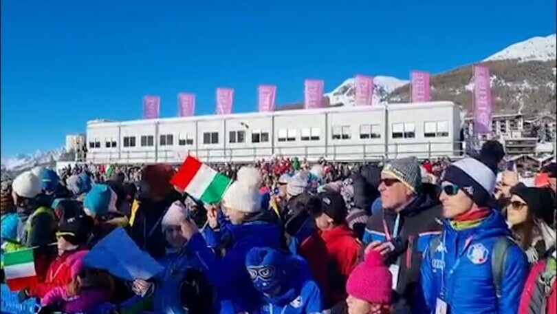 Sci: la Goggia fatica al ritorno in gigante a Sestriere ma i fans impazziscono