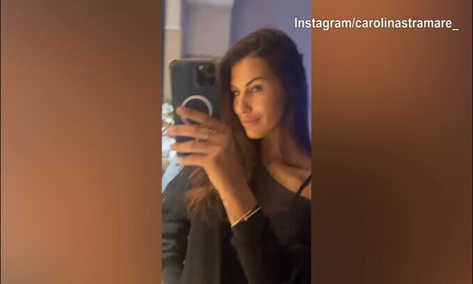 Carolina Stramare, sguardo accattivante per un super sabato sera