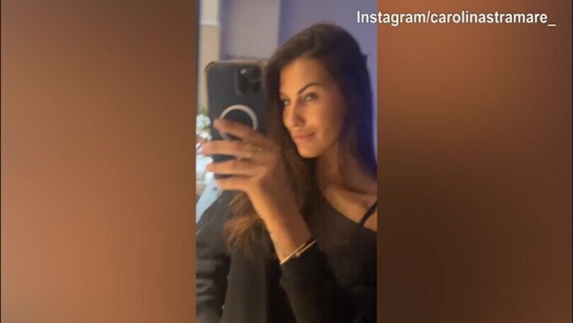 Carolina Stramare, sguardo accattivante per un super sabato sera