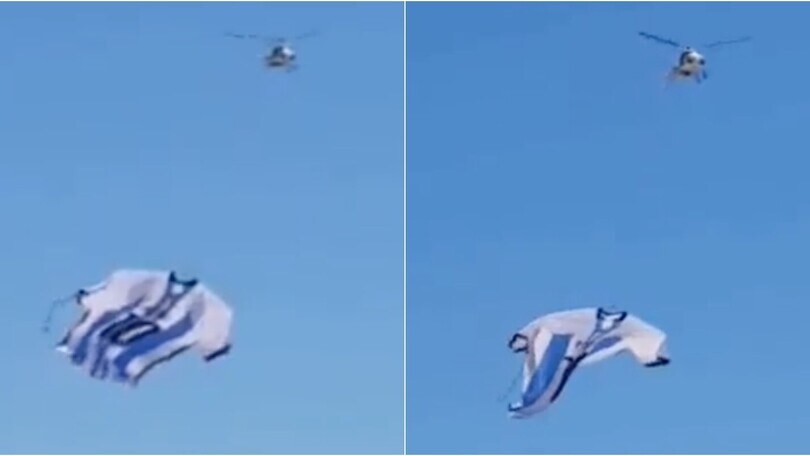 Argentina, a Rosario l'elicottero con la maglia gigante di Messi