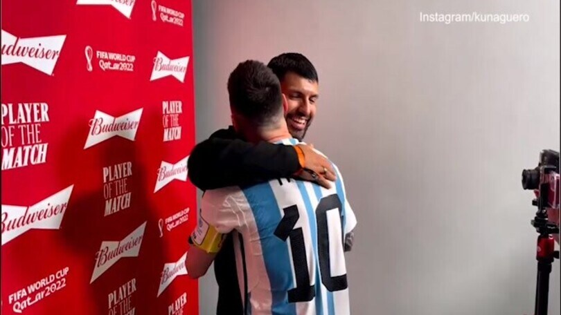 Messi migliore in campo: l'abbraccio con Aguero è emozionante