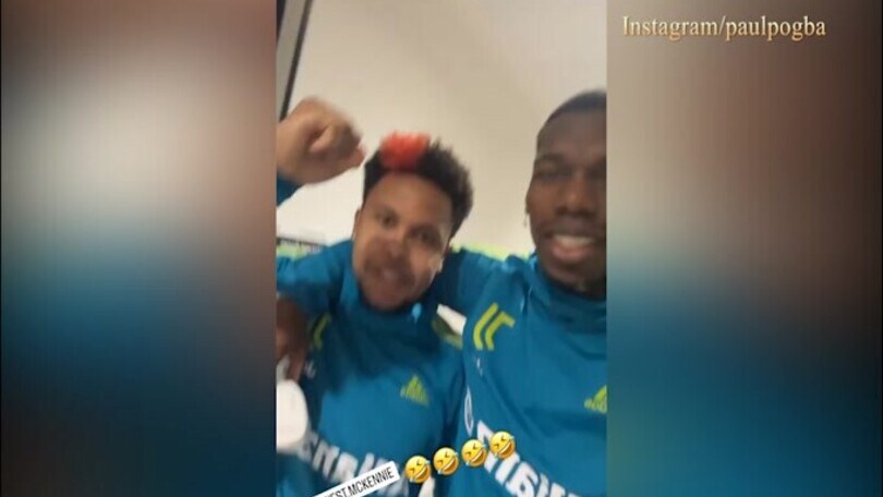 Pogba, quante risate coi capelli di McKennie