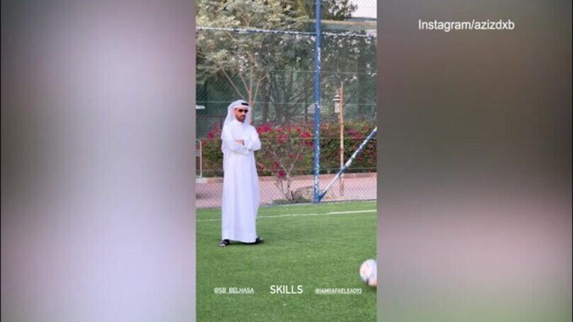 Milan, sul volto di Leao torna il sorriso: il video nel campetto di Dubai