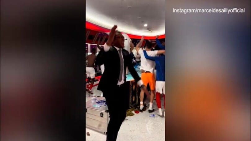 Francia, che festa negli spogliatoi! E Desailly si dà alla pazza gioia!