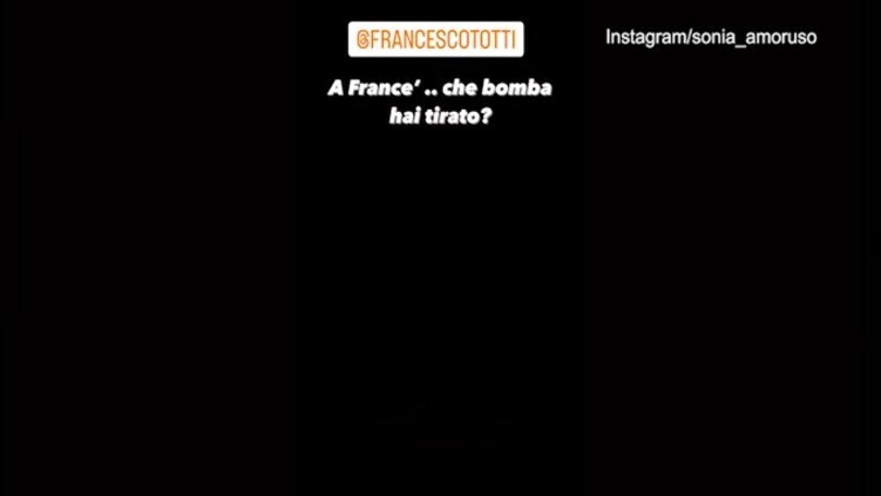 Totti prende la rincorsa e... colpisce la moglie di Del Piero!