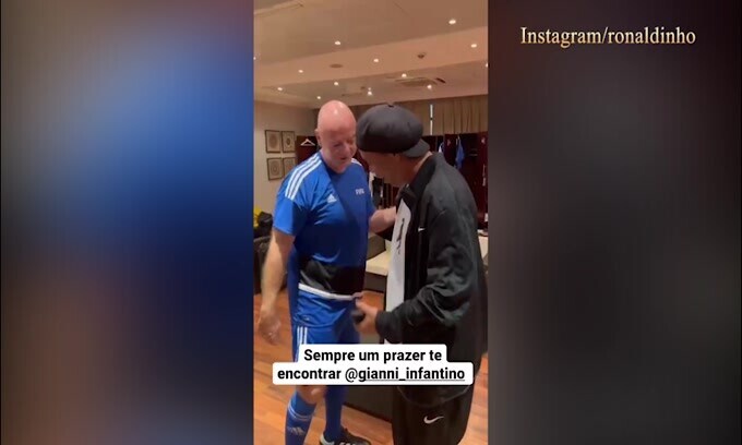 Ronaldinho e Infantino, quante risate nello spogiatoio