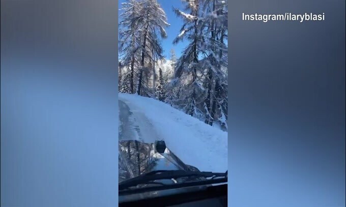 Ilary Blasi, sabato sulla neve svizzera