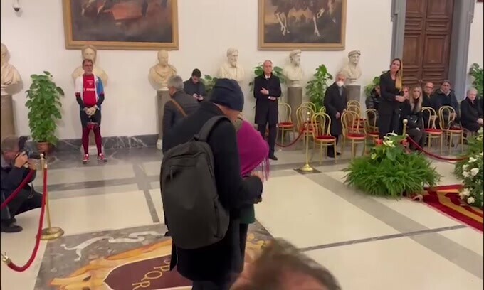 Addio a Sinisa Mihajlovic, l'arrivo di Spalletti alla camera ardente