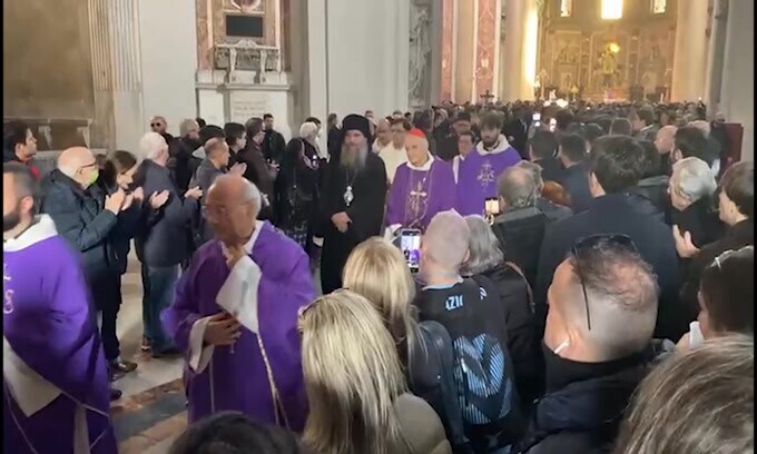 Funerali Mihajlovic, anche Roberto Mancini sorregge il feretro