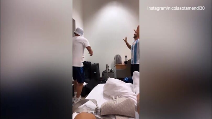 L'Albiceleste festeggia: De Paul, Papu e il Kun ballano